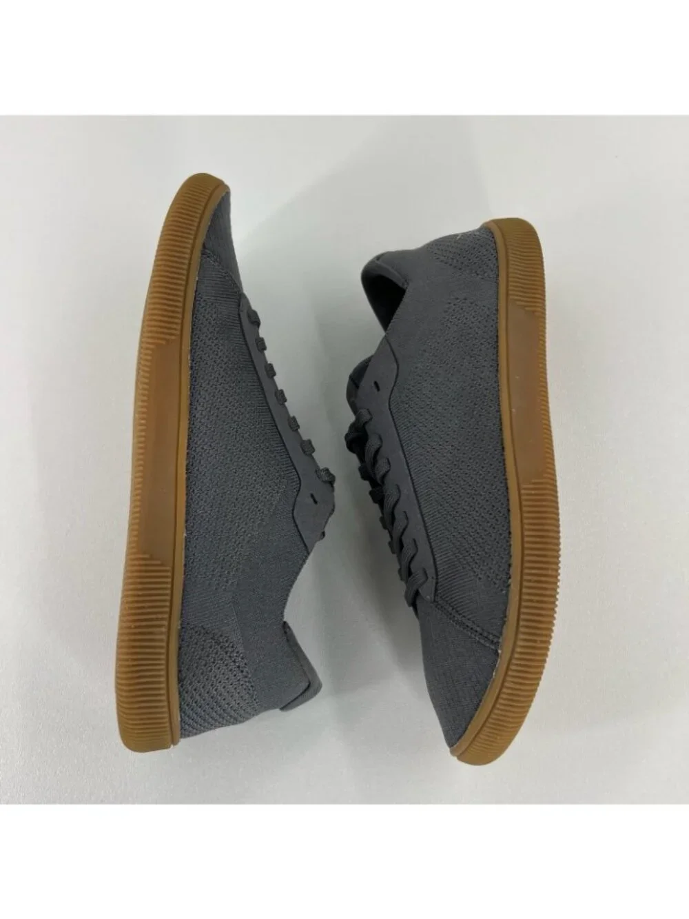 Flux Adapt Knit Trainer Shoes Men Size 9 Gum sole Toe Box Low Top Gray